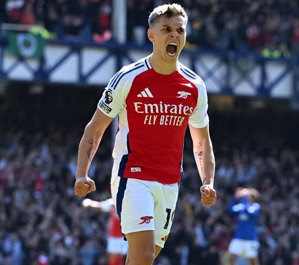 掘金约基奇豪取三双助球队胜快船（约基奇砍三双助掘金击败快船）