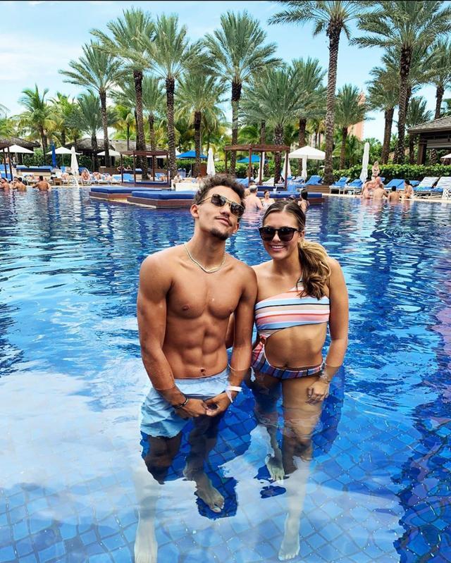 年轻人的腿！贝利自投自抢完成炸裂单臂战斧补扣（年轻体能拉满！贝利自投自抢上演单臂战斧暴力补扣）