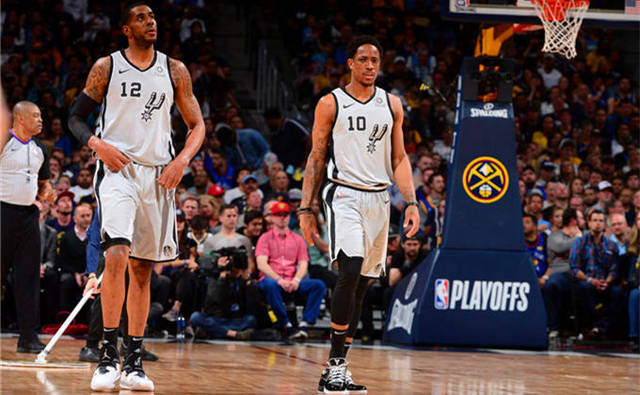 从冰雪体验到AR探秘 外国游客用更多方式感知活力中国（外国游客以冰雪与AR等多元方式感受活力中国）