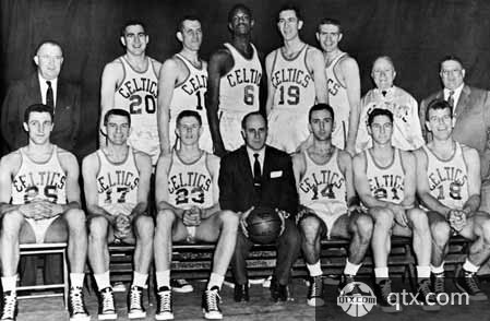 媒体人：阿奇姆彭很职业、不惹事，配得上在中超挣得每一分钱（媒体人称阿奇姆彭职业自律、不惹事，在中超的每一分收入都物有所值）