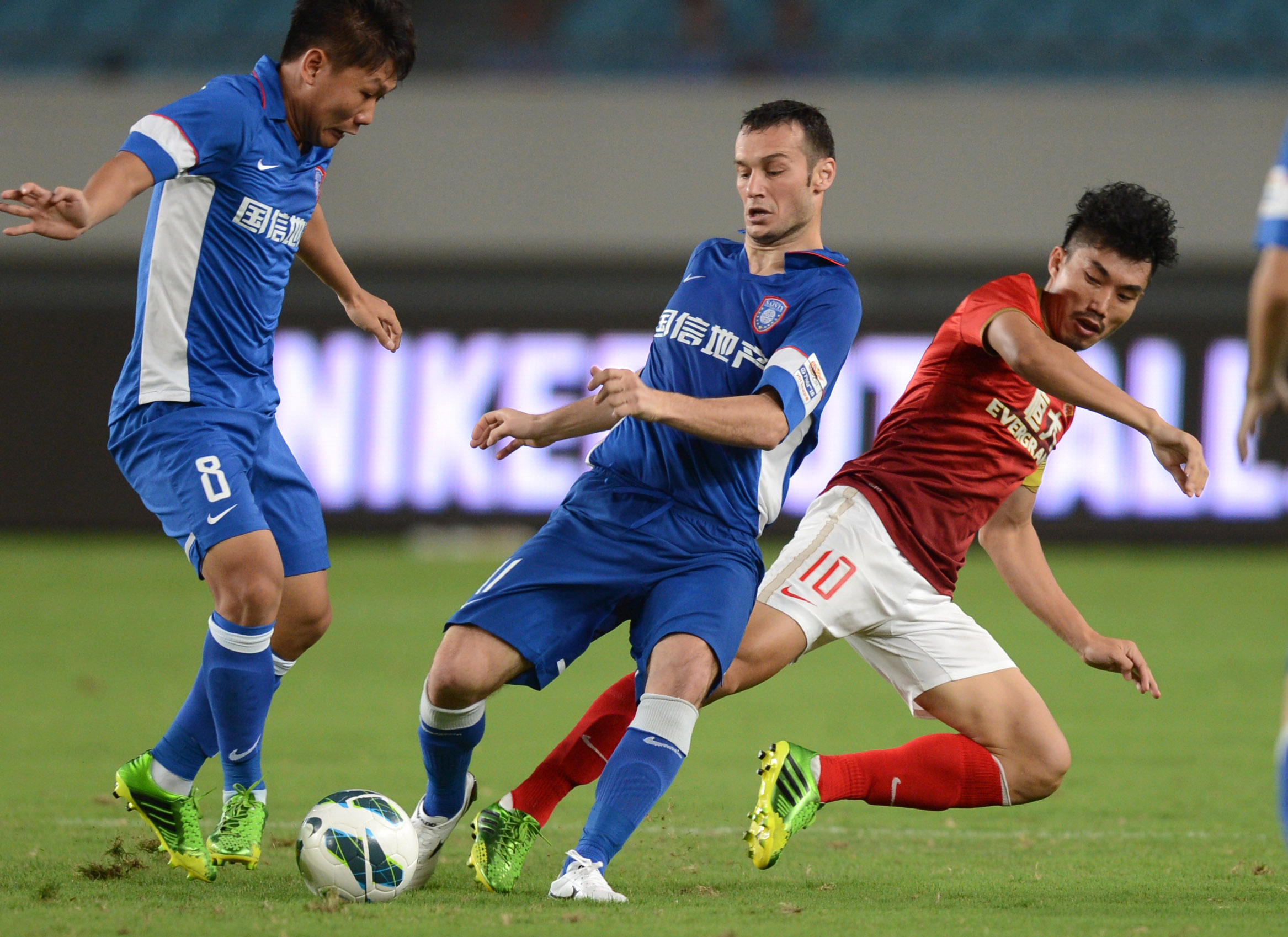 NBA战报：东詹缺席，布朗30分8板8助，凯尔特人126-105大胜湖人（NBA快讯：东詹缺阵，布朗轰30分8板8助，凯尔特人126-105轻取湖人）