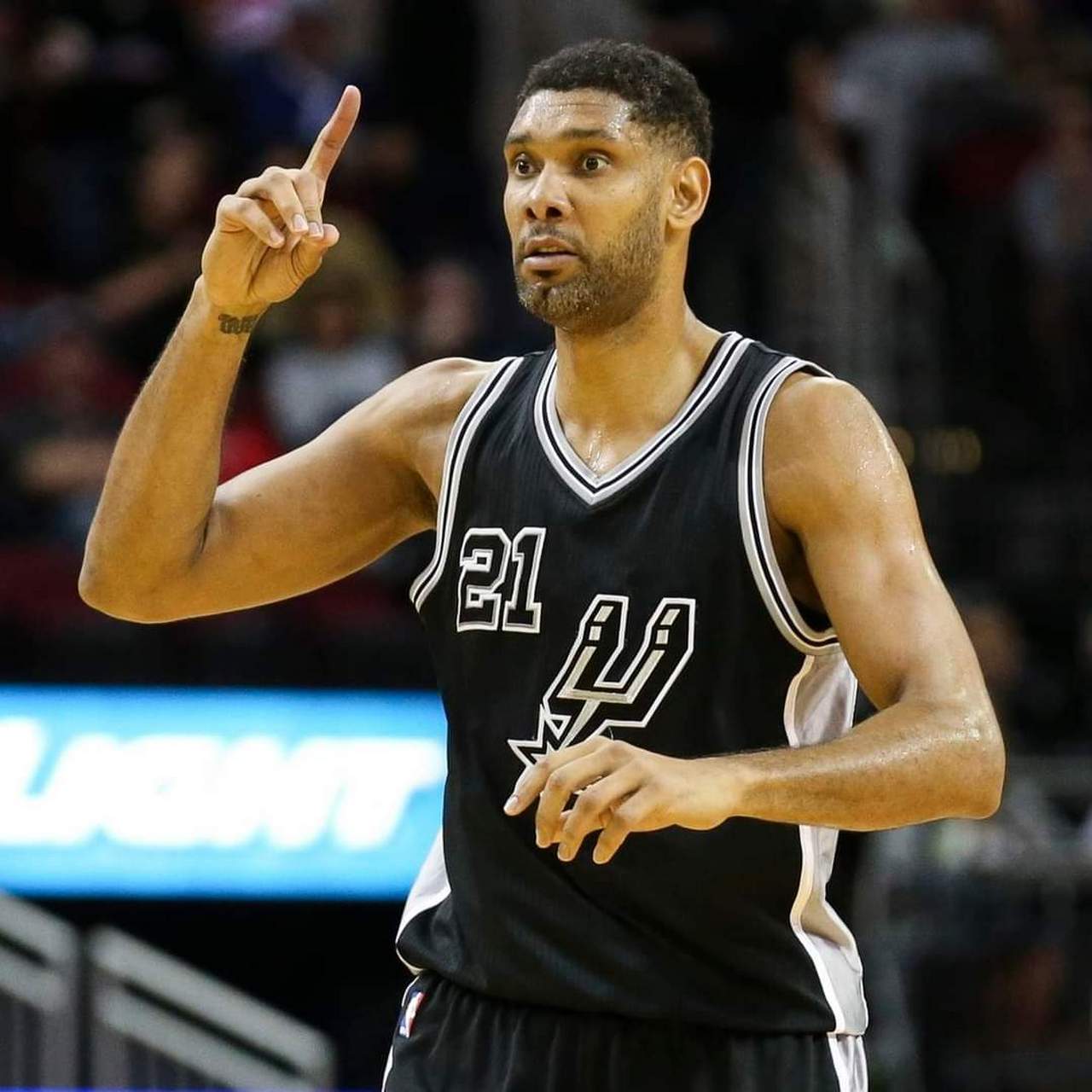 文班亚马：球队近12战9胜令我自豪，这是理想的团队篮球（文班亚马：为球队12战9胜感到自豪，我们打出了理想的团队篮球）