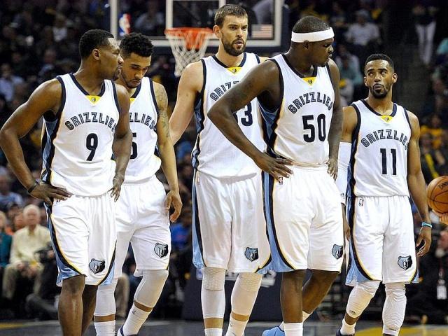 皮亚尼奇重返尤文训练基地，与斯帕莱蒂、基耶利尼合影（皮亚尼奇回到尤文训练基地，与斯帕莱蒂、基耶利尼同框合影）