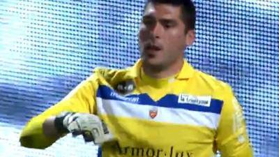 大心脏！杰伦·约翰逊三分再中 帮助老鹰追到仅差1分（关键时刻！杰伦·约翰逊再中三分，老鹰将分差缩至1分）