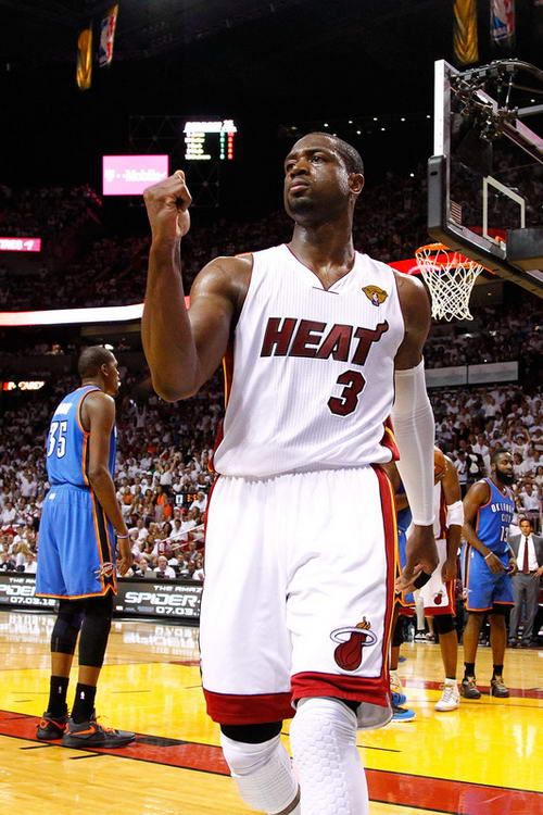 浓眉伤退后弗拉格扛起球队，圣诞大战首秀砍27+6+5（浓眉伤退，弗拉格接管全场：圣诞首秀27+6+5）