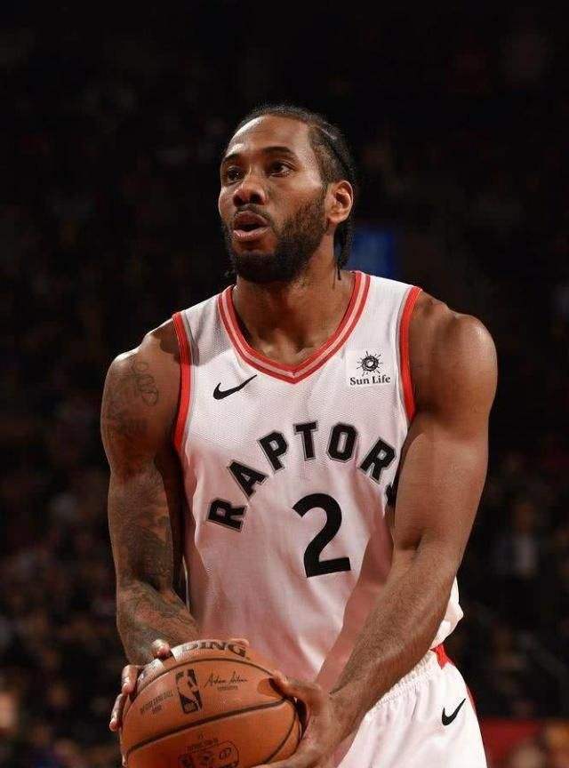 里程悲！伦纳德快船生涯30+次数达到70次，升至队史第二（伦纳德快船生涯第70场30+，升至队史第二）