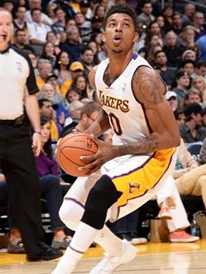 能否终结7连败？多诺万：怀特等4人可出战&3人有时间限制（7连败能否止住？多诺万称怀特等四将可出战，另有三人受出场时间限制）