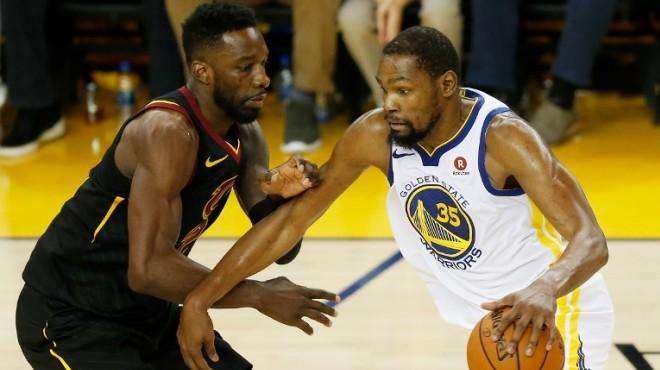 特里：穆帅赢球后会让我们在基地陪孩子，我的孩子们很喜欢他（特里：穆里尼奥每逢取胜都会让球员在基地陪孩子，我的孩子们很喜欢他）