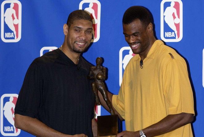 曼城豪取连胜继续领跑（曼城连战连捷稳居榜首）