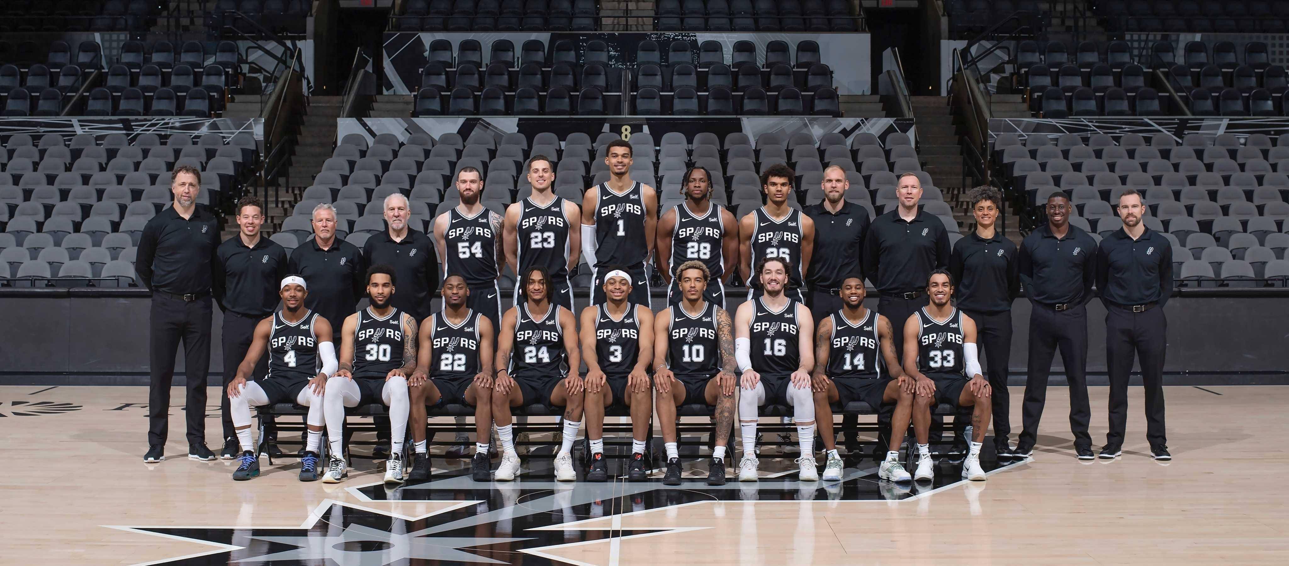 芬奇：华子未进行合练明天出战成疑 康利恢复进度不错快复出了（芬奇更新伤情：华子未合练明日存疑，康利恢复良好接近复出）