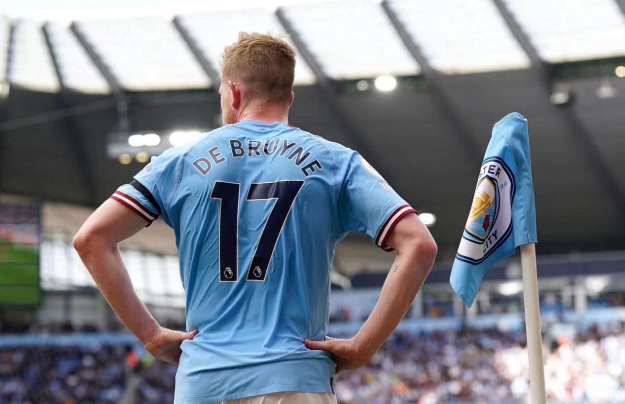 卡恩：纳格尔斯曼应该停止试验；拜仁和于帕续约的代价很昂贵（卡恩：纳格尔斯曼别再试阵；拜仁与于帕续约成本高昂）