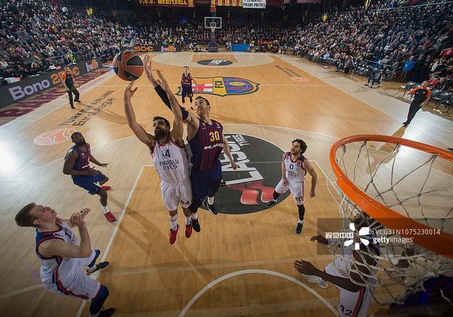 足球中超球员获选月最佳，数据联盟第一（中超球星当选月度最佳，数据领跑全联盟）