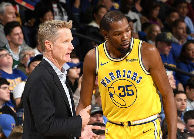 曼联比赛真的太有意思了，虽然这球很丑陋，但你就说进没进吧（曼联比赛戏剧性十足，这球虽丑，问题是进没进？）